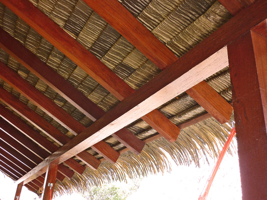 Panama vigas y postes de madera